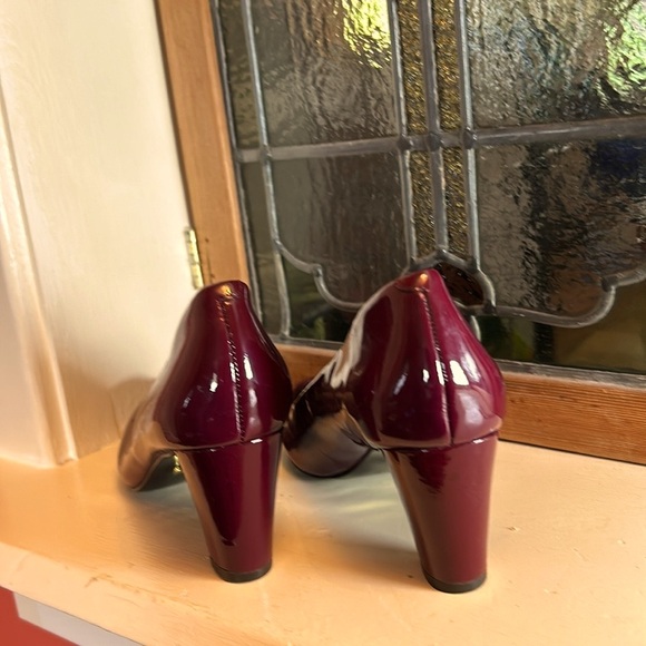 LAUREN by Ralph Lauren maroon leather heels. Size 6 B. New without tags - Picture 3 of 7